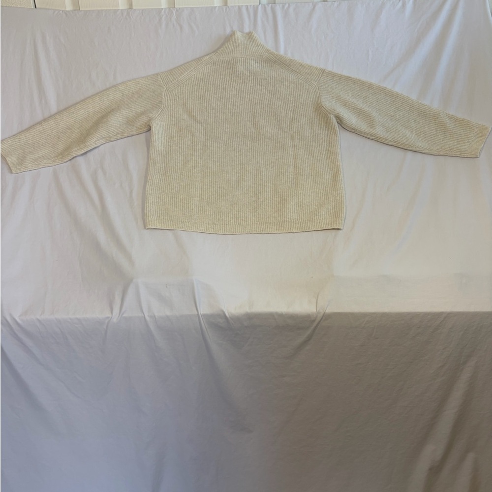 Uniqlo Cream Turtleneck Sweater Womens Medium Soft Knit Top Neutral Staple